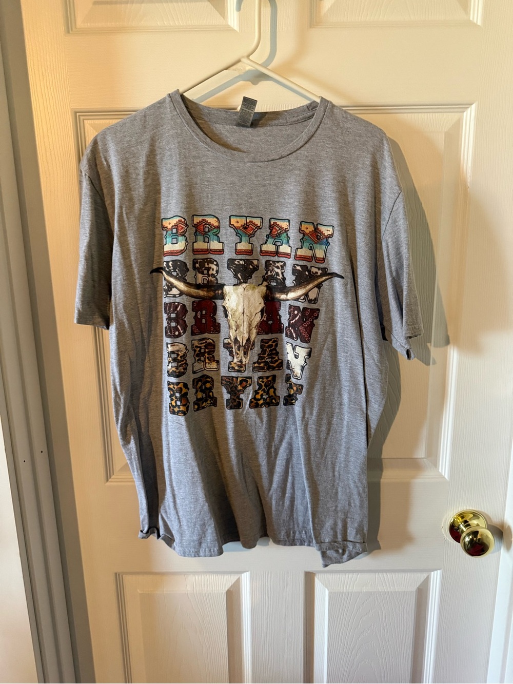 Gildan Gray Short-Sleeve Graphic Tee with Longhorn Skull